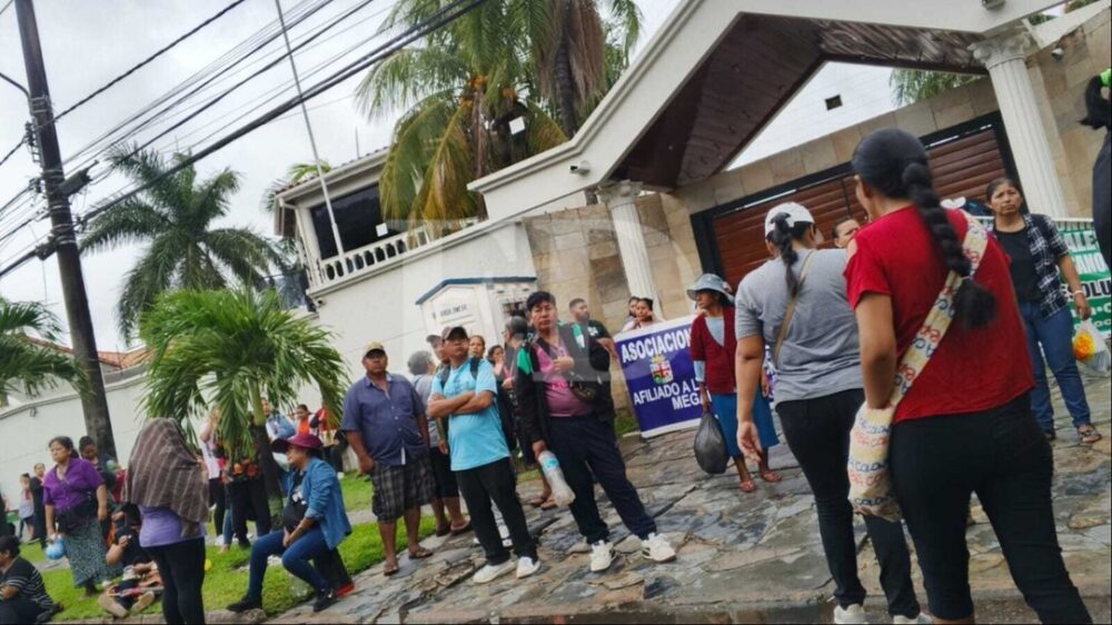 Gremiales marchan hasta la casa de Jhonny Fernández por falta de servicios en la Nueva Ramada- Gremiales marchan hasta la casa de Jhonny Fernández por falta de servicios en la Nueva Ramada