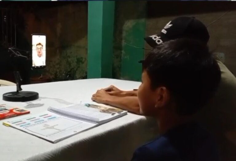 «¡Vas a México, Lucas!»: Presidente Paz envía a un niño del Plan 3000 a alentar a la selección mientras él se queda a trabajar