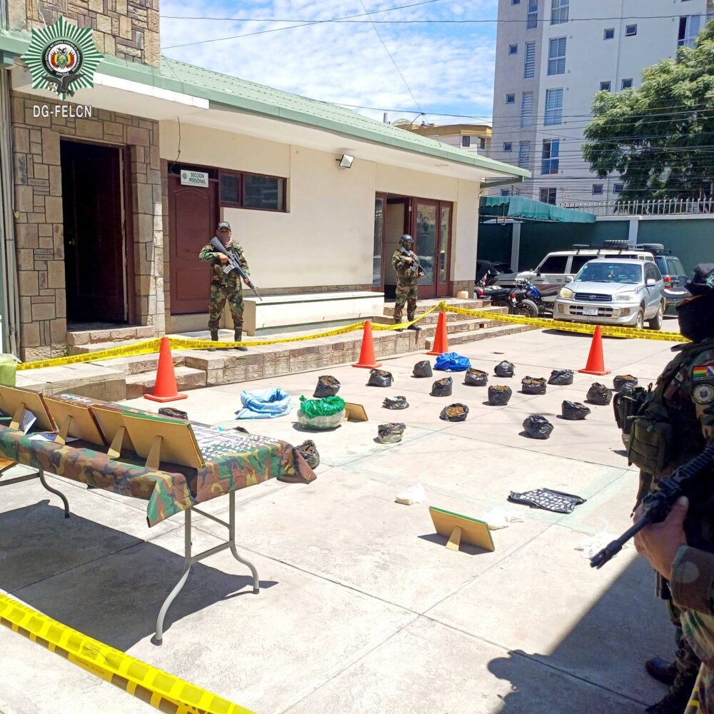 Incautación de droga y ácido sulfúrico en Cochabamba. Foto: Felcn.