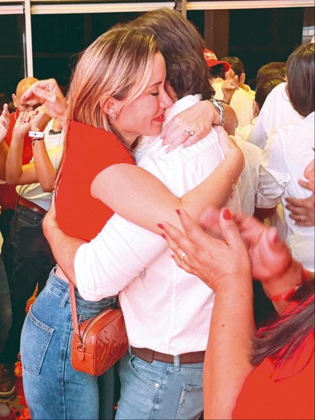 Roxana del Río, esposa de 'Mamén' Saavedra: “Sé con quién estoy casada, es un hombre sano y honesto"- Roxana del Río, esposa de 'Mamén' Saavedra: “Sé con quién estoy casada, es un hombre sano y honesto"