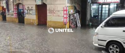Intensa lluvia y granizada provocan inundaciones y crecida de ríos en La Paz y El Alto