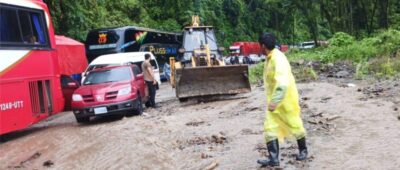 Autorizan salida de buses desde Santa Cruz a Cochabamba tras habilitación de la vía en el trópico