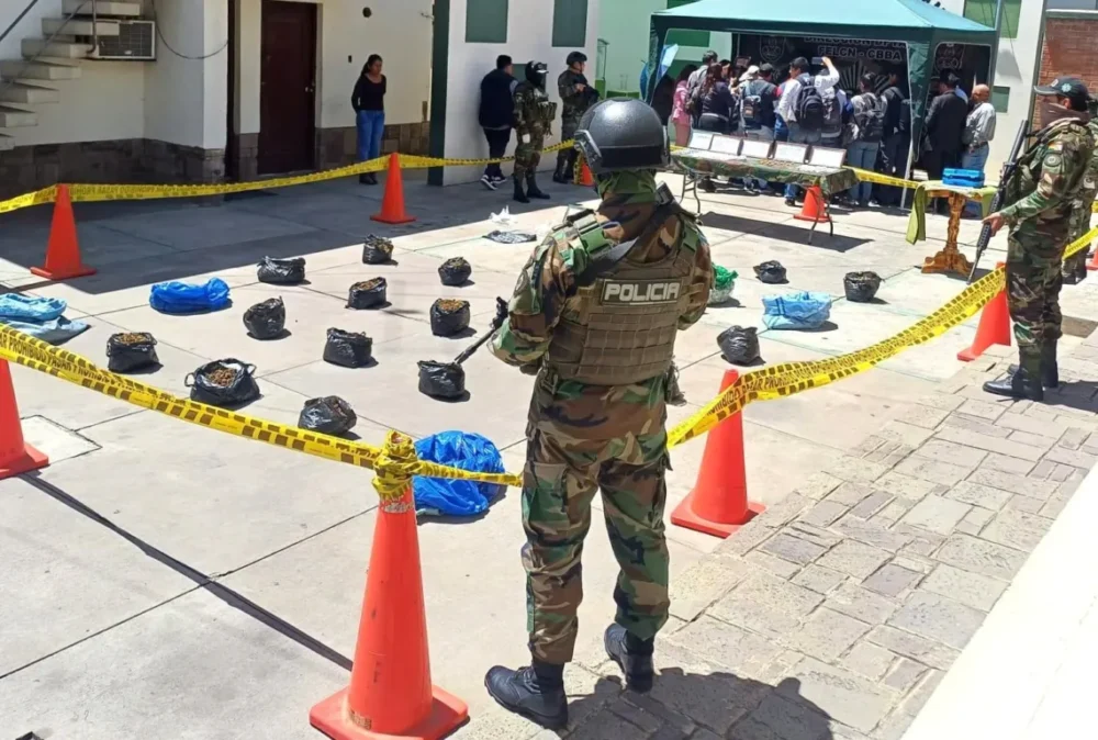 FELCN incauta 1,6 tn de ácido sulfúrico y golpea al narcotráfico por $us 422.000