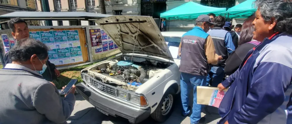 Un total de 43 vehículos de la Alcaldía de La Paz quedaron afectados por la mala calidad de la gasolina. FOTO: GAMLP