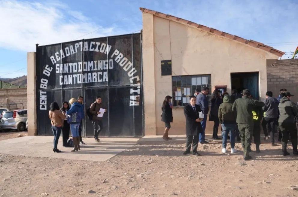 Siete detenidos vinculados con la banda delincuencial de Sebastián Marset fueron trasladados al penal de Cantumarca, en Potosí, que tiene celdas de ladrillo y estuco, según informó Ramiro Llanos, exdirector de Régimen Penitenciario. Foto: Correo del Sur