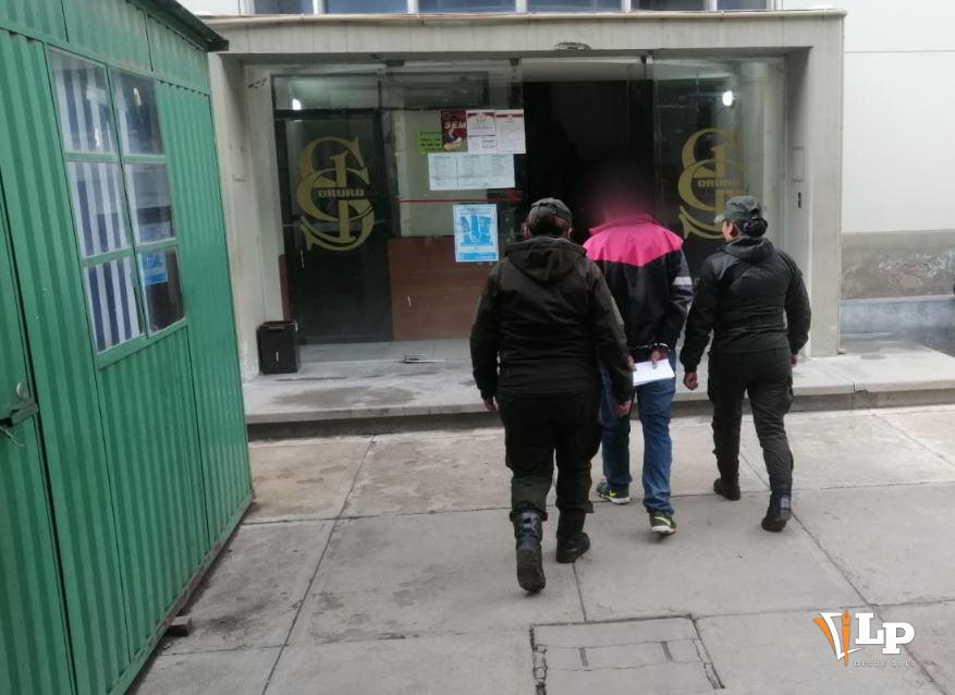 imagen del sujeto ingresando a su audiencia