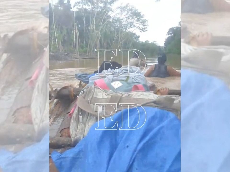 Yapacaní: Evacúan sus pertenencias en canoas artesanales en medio de caminos convertidos en ríos- Yapacaní: Evacúan sus pertenencias en canoas artesanales en medio de caminos convertidos en ríos