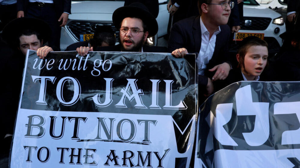 Imagen de archivo de judíos haredim protestan contra su reclutamiento en Israel.