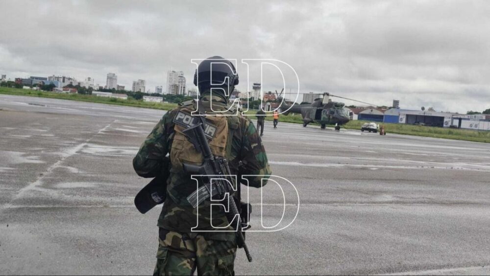 Comitiva de agentes antidroga realiza sobrevuelo en la zona del Chapare en busca de avioneta siniestrada y sus tripulantes- Comitiva de agentes antidroga realiza sobrevuelo en la zona del Chapare en busca de avioneta siniestrada y sus tripulantes