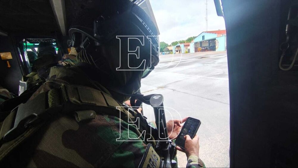 Comitiva de agentes antidroga realiza sobrevuelo en la zona del Chapare en busca de avioneta siniestrada y sus tripulantes- Comitiva de agentes antidroga realiza sobrevuelo en la zona del Chapare en busca de avioneta siniestrada y sus tripulantes