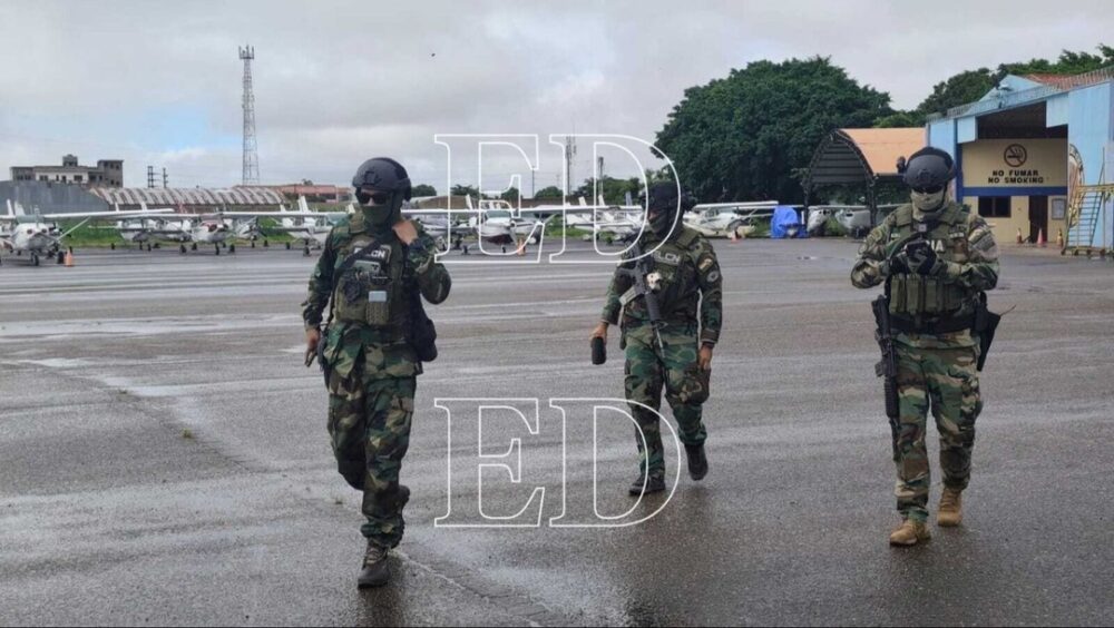 Comitiva de agentes antidroga realiza sobrevuelo en la zona del Chapare en busca de avioneta siniestrada y sus tripulantes- Comitiva de agentes antidroga realiza sobrevuelo en la zona del Chapare en busca de avioneta siniestrada y sus tripulantes
