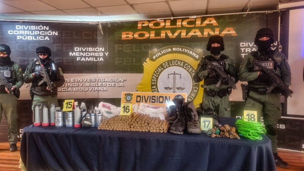 Los explosivos encontrados por la Policía en Chuspipata, Yungas. Foto: FELCC - La Paz