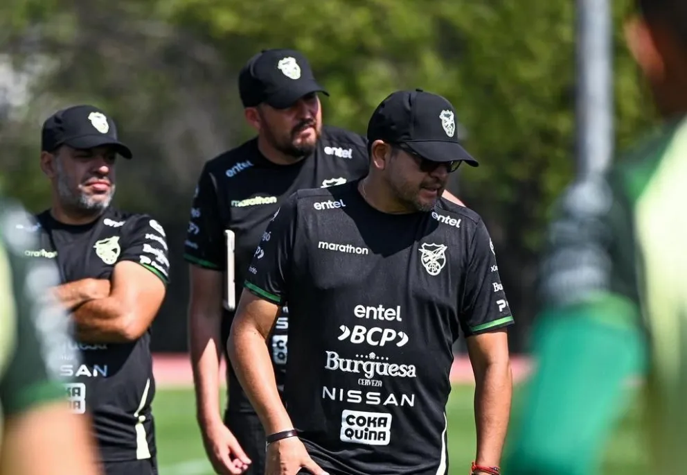 Óscar Villegas junto a sus colaboradores en una práctica en Monterrey. Foto: La Verde - FBF