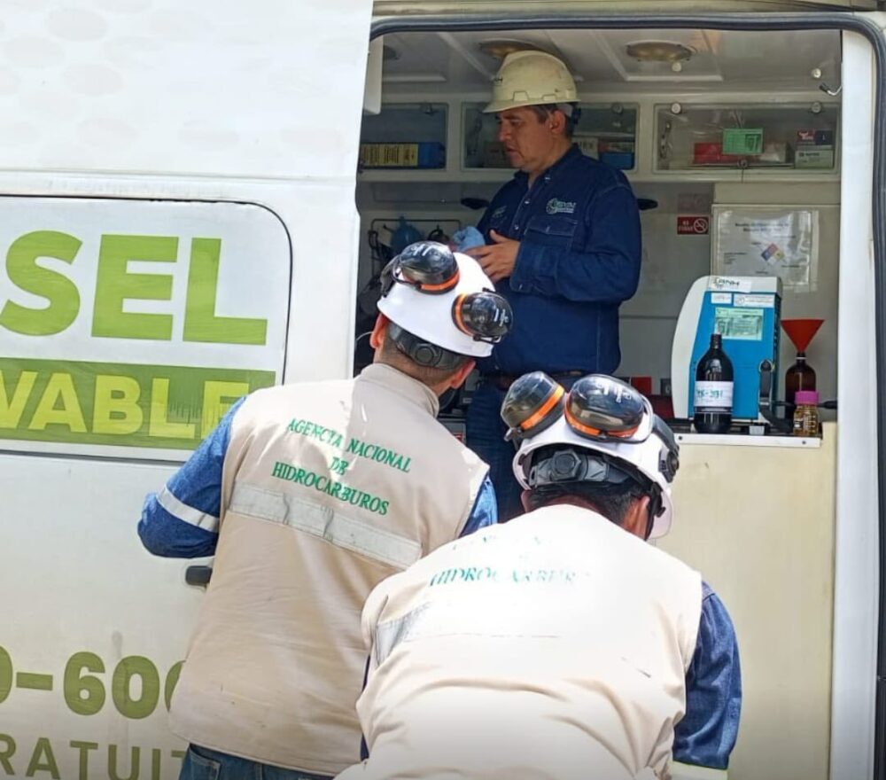 Se realizaron análisis básicos con el laboratorio móvil. Foto: ANH.