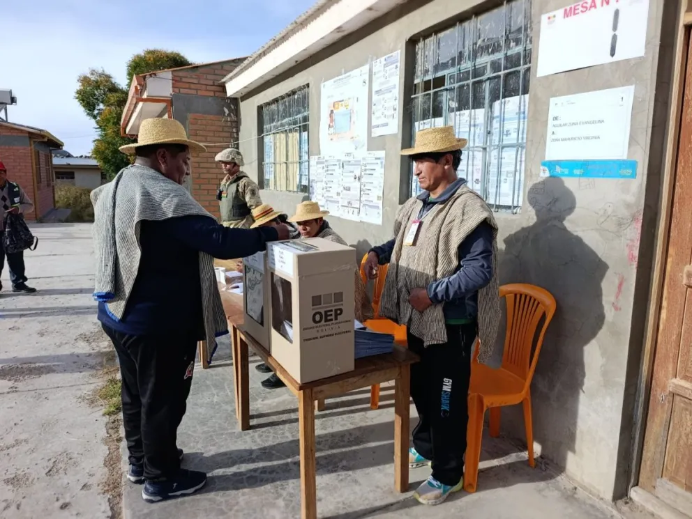 Tres municipios en Oruro y uno en Potosí eligieron a un único candidato en papeleta. Foto: TED Oruro