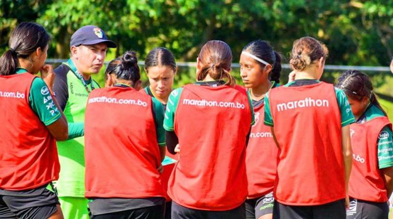 El DT de la Selección Femenina de Fútbol, Jury Villarroel. | FBF.