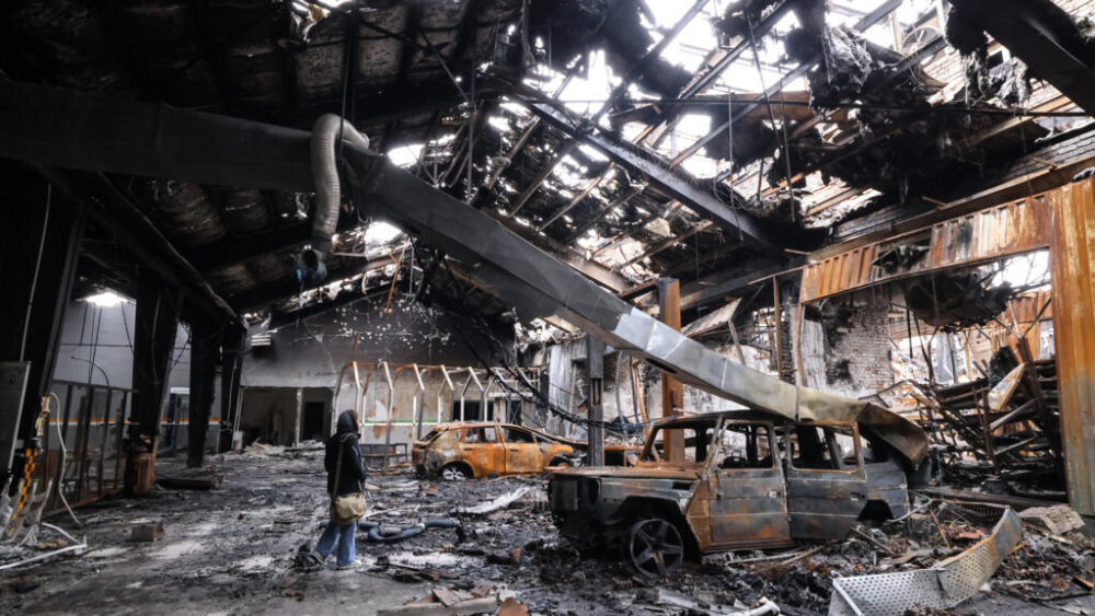 Un garaje de Teherán resultó destruido en un bombardeo, el 28 de marzo de 2026