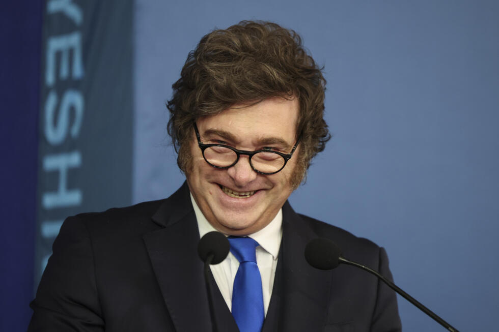 Foto de archivo. El presidente argentino, Javier Milei, en un foro en Nueva York con el presidente de la Universidad Yeshiva, el rabino Ari Berman, el 9 de marzo de 2026, en el marco de la "Argentina Week"