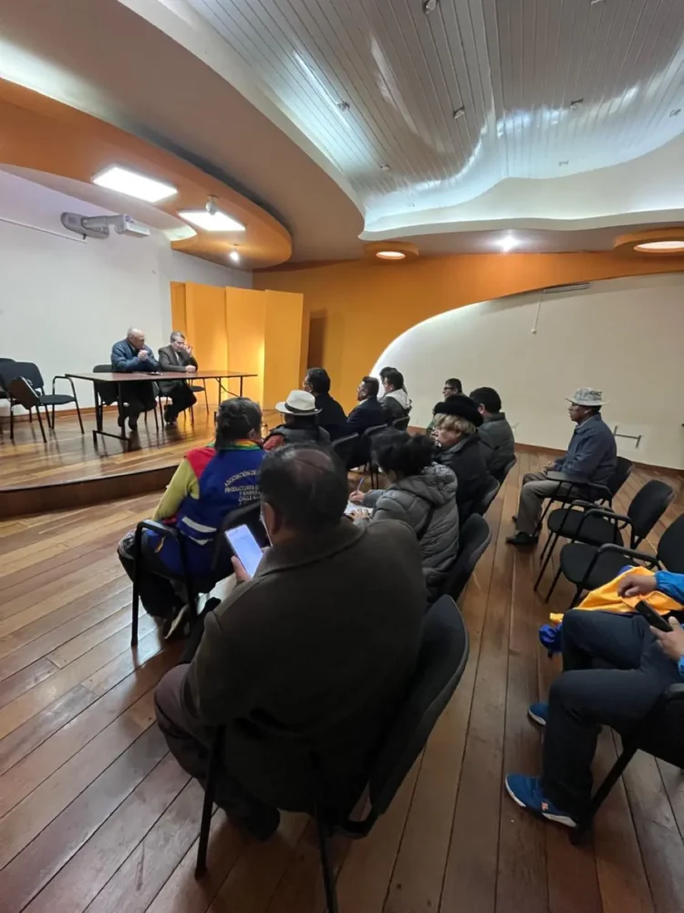 Reunión entre autoridaes del Ministerio de Educación y sectores afectados por la restricción de actividades extracurriculares. FOTO: Ministerio de Educación