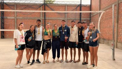 Duplas de Galindo y Velásquez, además de los Pérez, ganan en la primera etapa del vóley playero