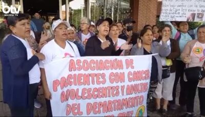 Clamor por medicamentos: Familias de pacientes con cáncer se movilizan en la Gobernación cruceña