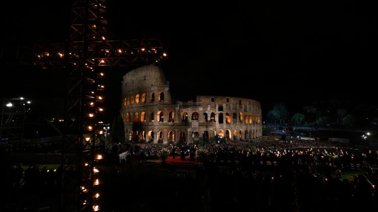 Via Crucis en el Coliseo en el 2025