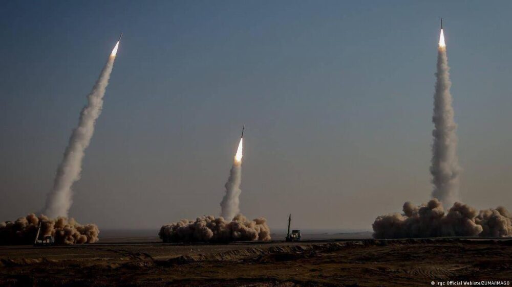 La Guardia Revolucionaria dispara misiles durante un ejercicio. Imagen de archivo. La Guardia Revolucionaria dispara misiles durante un ejercicio. Imagen de archivo.