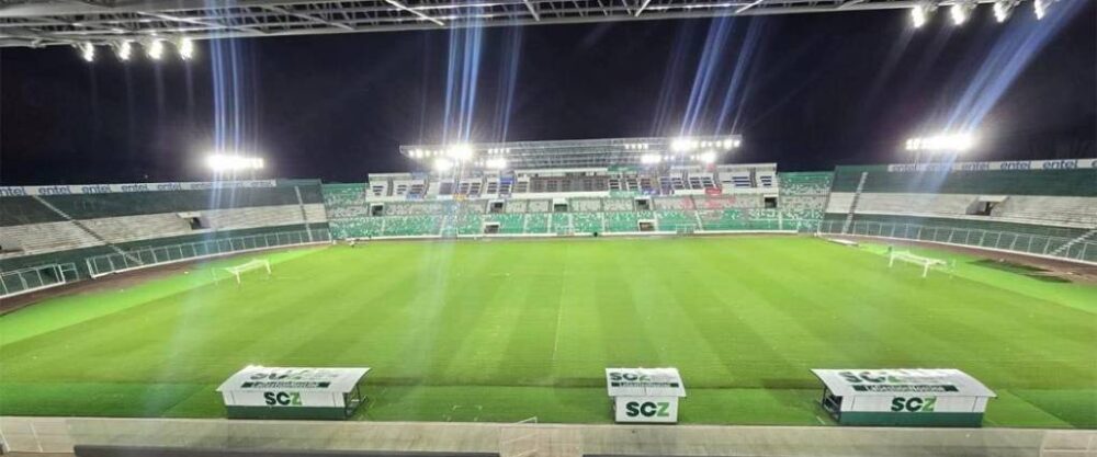 El sistema de iluminación del Tahuichi está prácticamente listo para el compromiso entre Blooming y River. El sistema de iluminación del Tahuichi está prácticamente listo para el compromiso entre Blooming y River.