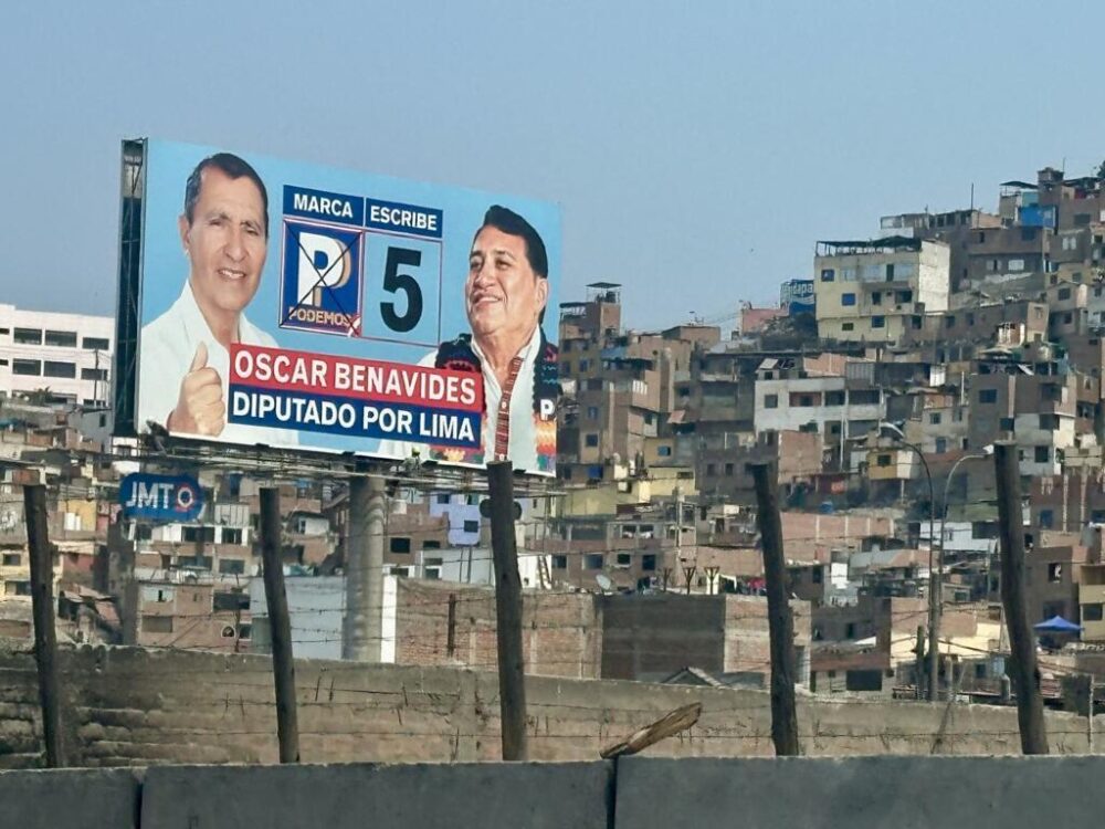 Propaganda política de cara a las elecciones presidenciales el 12 de abirl. Santa Anita, Lima, Perú