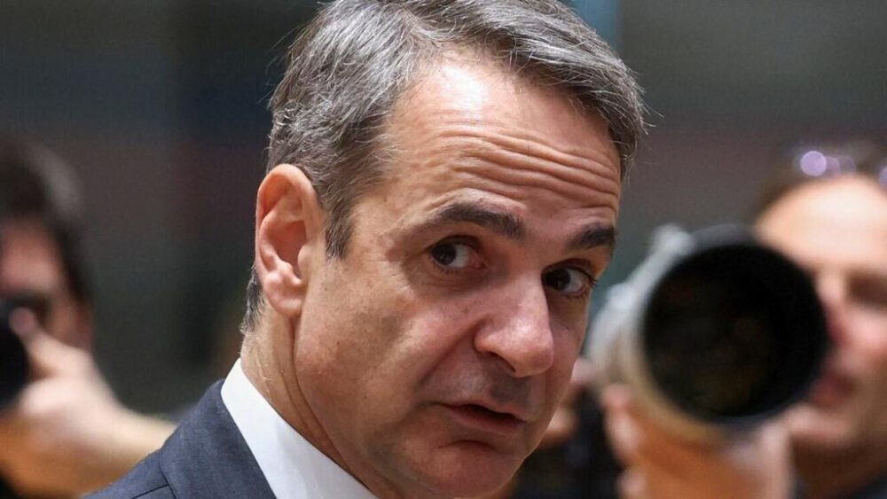 El primer ministro griego, Kyriakos Mitsotakis, solicitó el lunes a la Fiscalía Europea que inicie “sin demora” posibles acciones judiciales contra diputados de su partido.