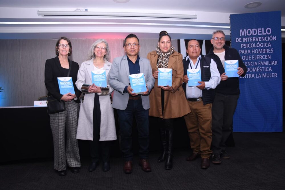 Defensoría del Pueblo junto a organismos internacionales presenta nuevo modelo de intervención psicológica para hombres que ejercen violencia contra la mujer