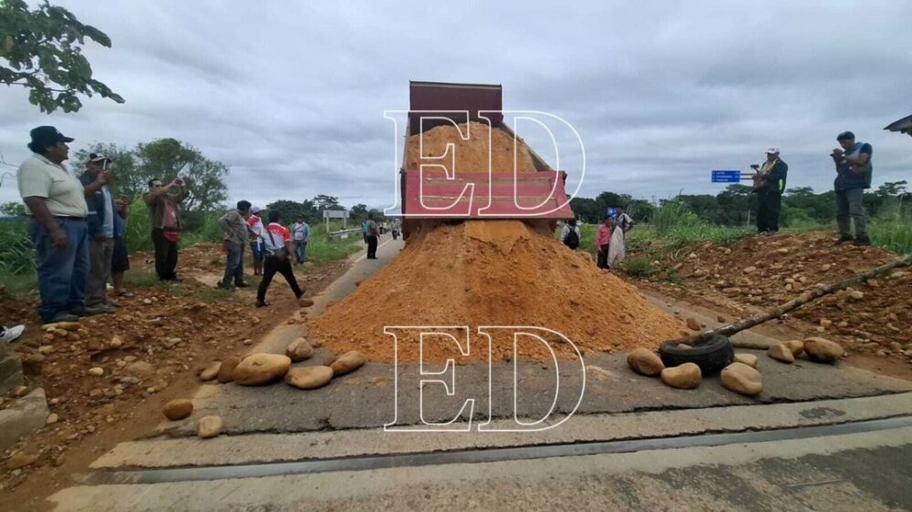 En Yapacaní bloquean la carretera Santa Cruz–Cochabamba- En Yapacaní bloquean la carretera Santa Cruz–Cochabamba