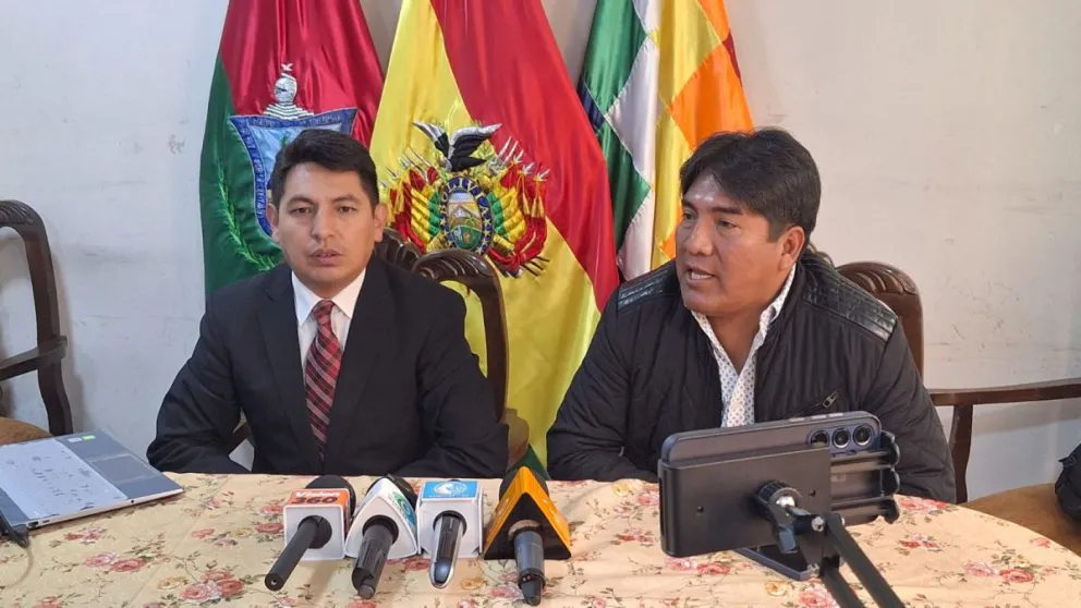 Los asambleístas departamentales Israel Alanoca y Fernando Condori. Foto: Visión 360