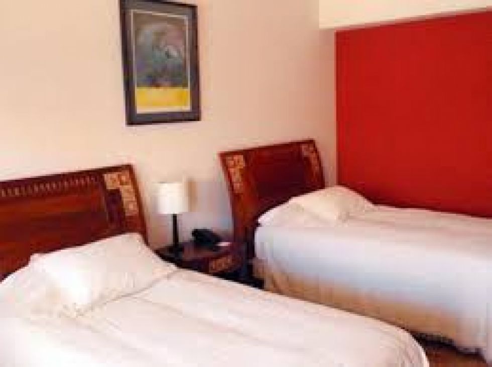 Hoteleros reportan ocupación del 60% por congreso universitario y denuncian alojamientos informales