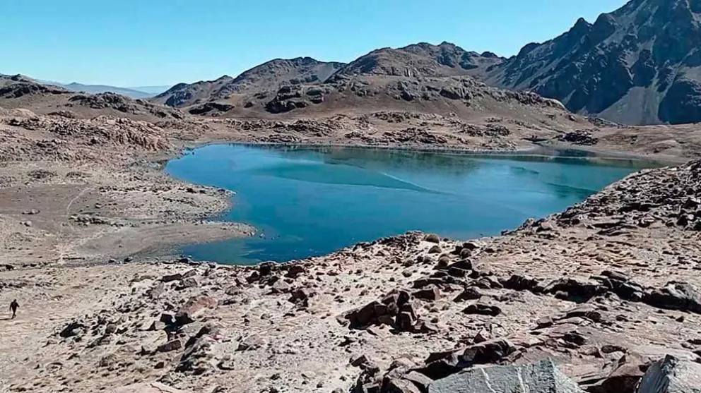 La Empresa Minera Manquiri fue conminada por la Sala Primera del Tribunal Agroambiental a restaurar los daños provocados en cuatro lagunas, que abastecen de agua al 45% de la población potosina. Foto: El Potosí