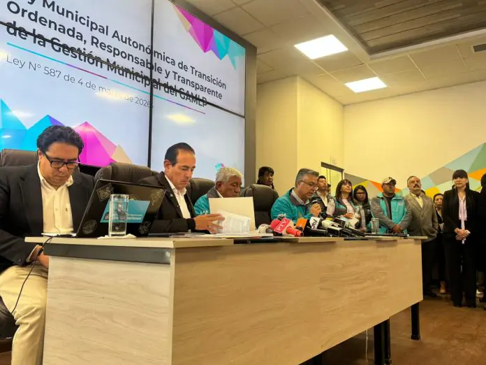 Reunión entre el alcalde electo de La Paz, Cesar Dockweiler, y las autoridades salientes. FOTO: GAMLP