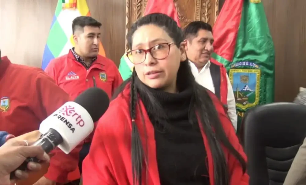 La alcaldesa saliente Eva Copa. Foto: RRSS