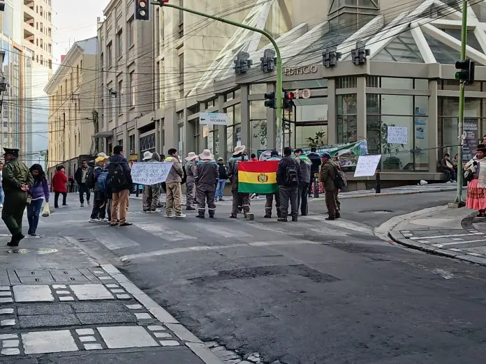 Trabajadores de Emaverde en su cuarto día de movilizaciones. FOTO: GAMLP