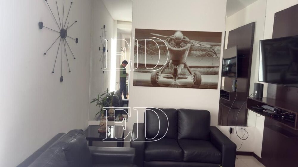 Allanan la vivienda del dueño de la quinta donde se detuvo a 11 colombianos