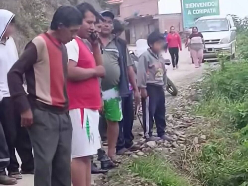 Coripata: camión gasero se embarranca cuando se orilló para dar paso a otro vehículo