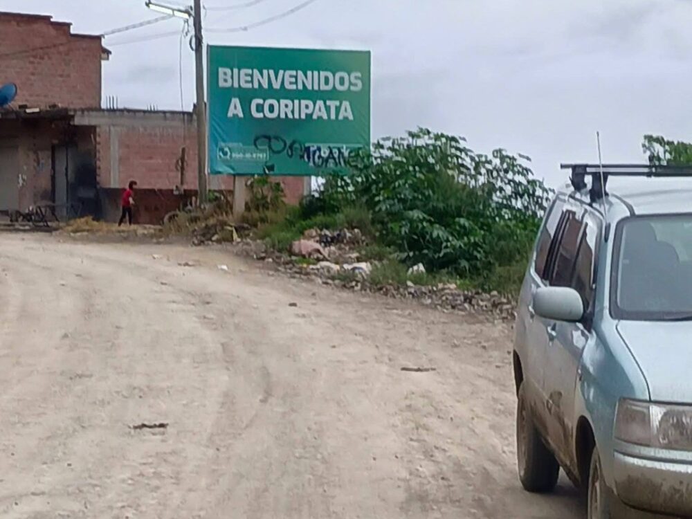 Coripata: camión gasero se embarranca cuando se orilló para dar paso a otro vehículo
