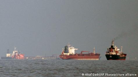 Irán: buques que se acerquen a Ormuz violarán alto el fuego