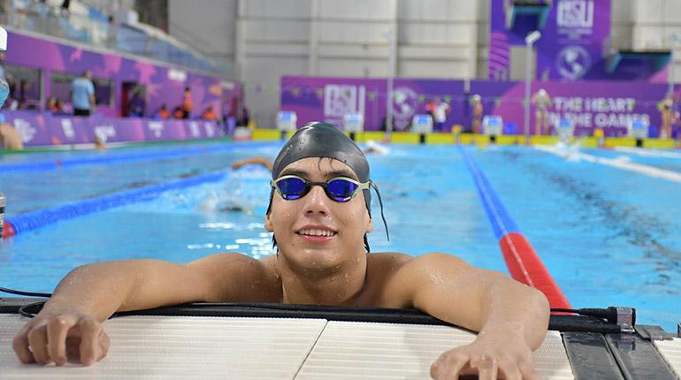 El bañista Yatsen Soza luego de una actividad de natación. | COB.