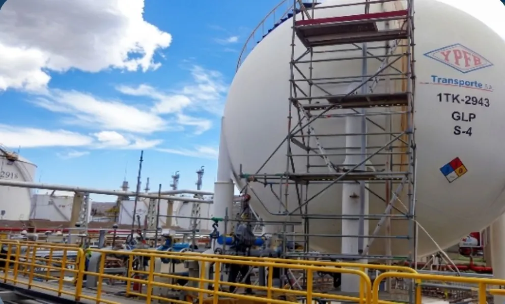 Una de las instalaciones de procesamiento de YPFB. Foto: Archivo.