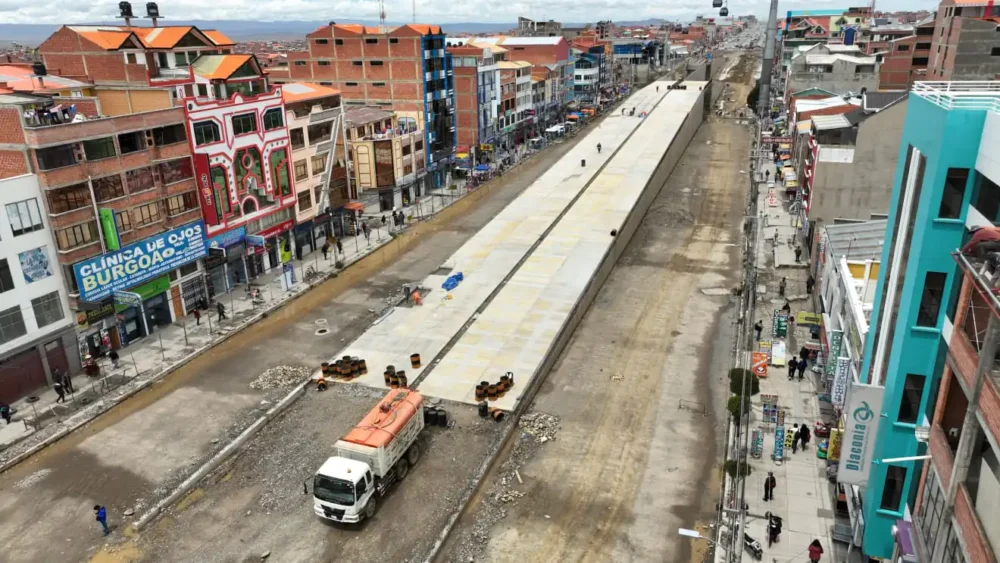 La construcción del distribuidor de la extranca de Río Seco. FOTO: GAMEA