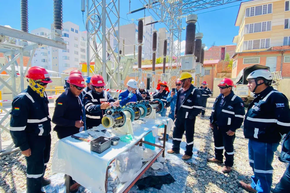 Trabajos de mantenimiento en la subestación Cota Cota. Foto: ENDE