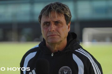 La dura historia de Guillermo Hoyos, el nuevo DT argentino de Messi en Inter Miami: a los 8 años vivía en la calle y dormía en una plaza de Retiro