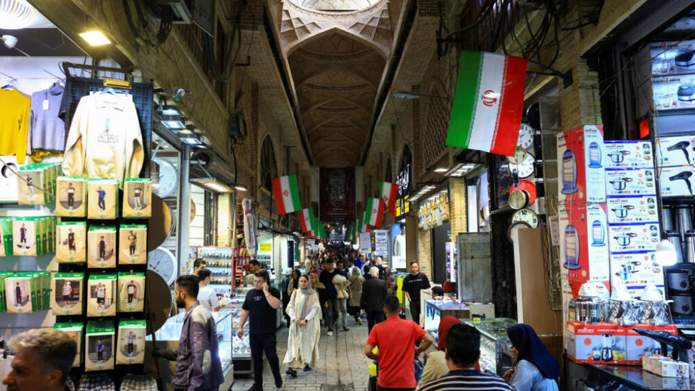 En el Gran Bazar de Teherán, el 13 de abril de 2026.