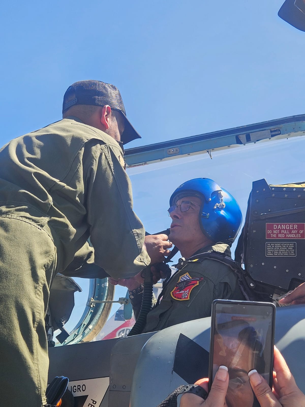 Presidente sobrevoló Tarija en aeronave K-8 de las Fuerzas Armadas de Bolivia