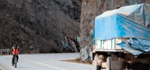 Lluvias y deslizamientos ponen en riesgo carreteras en la paz Lluvias y deslizamientos ponen en riesgo carreteras en la paz